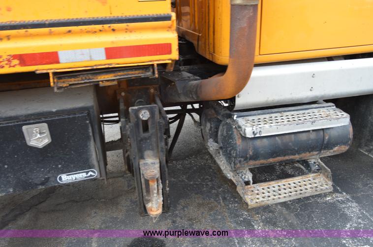 image for item F8318 2002 International F2554 dump truck