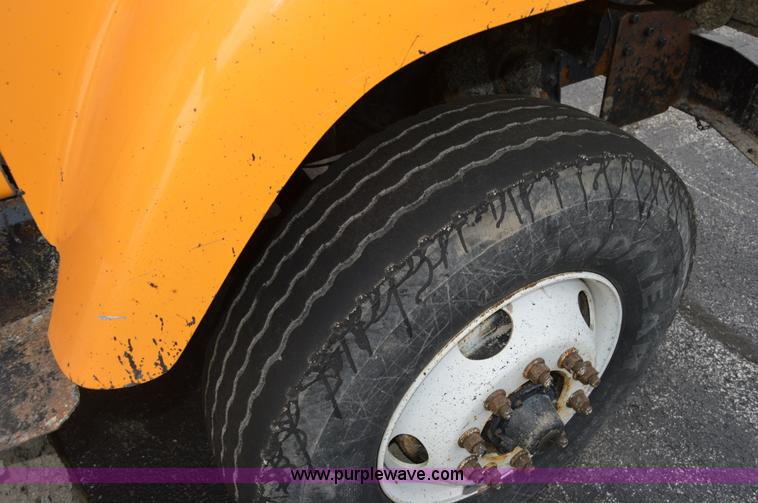 image for item F8318 2002 International F2554 dump truck