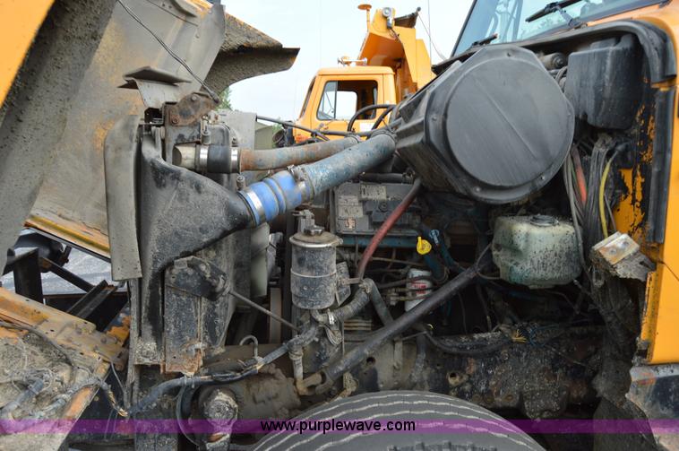 image for item F8318 2002 International F2554 dump truck