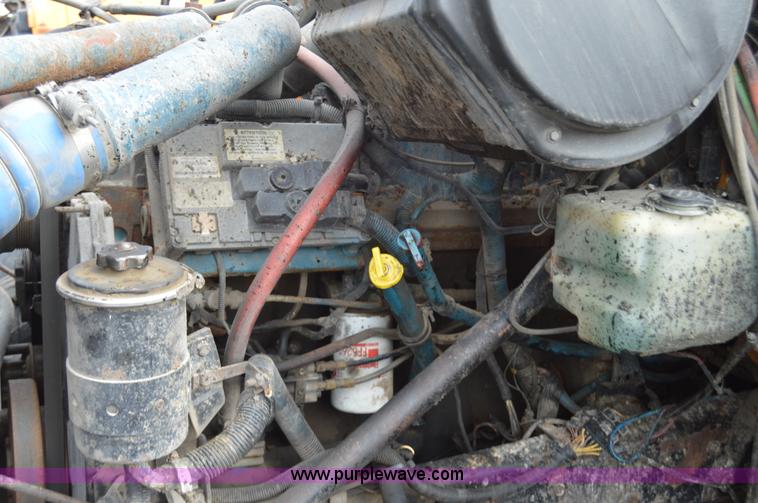 image for item F8318 2002 International F2554 dump truck