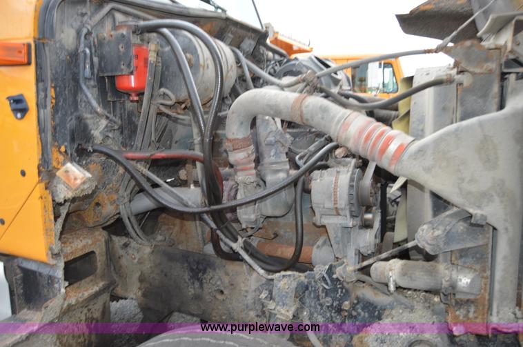 image for item F8318 2002 International F2554 dump truck