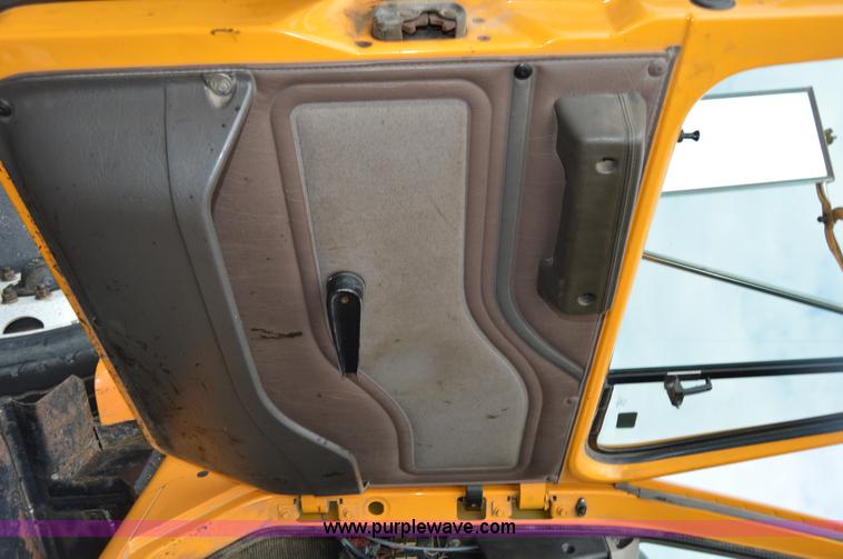 image for item F8318 2002 International F2554 dump truck