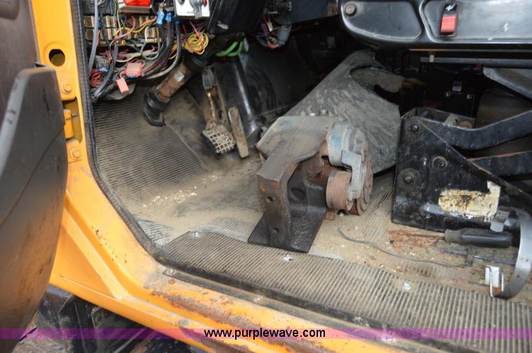 image for item F8318 2002 International F2554 dump truck