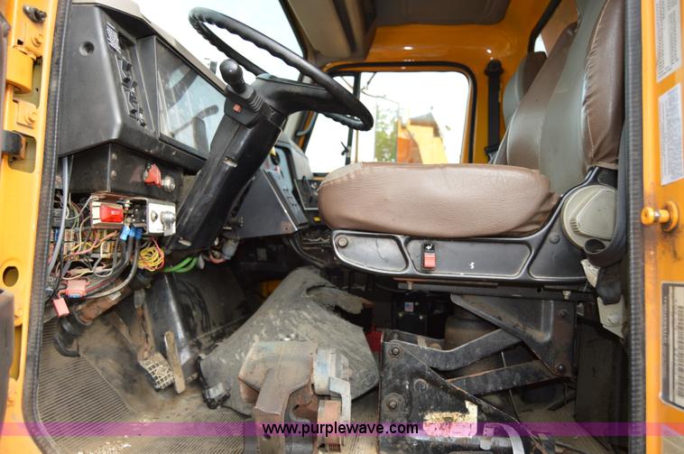 image for item F8318 2002 International F2554 dump truck