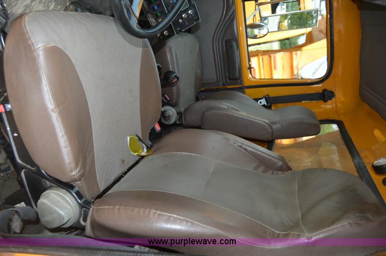 image for item F8318 2002 International F2554 dump truck