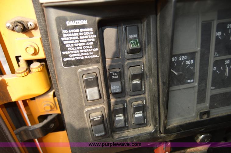 image for item F8318 2002 International F2554 dump truck