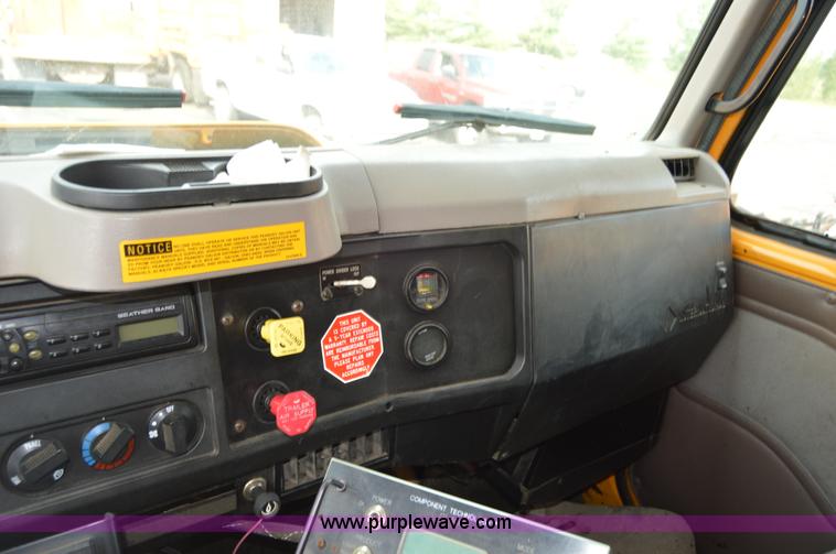 image for item F8318 2002 International F2554 dump truck