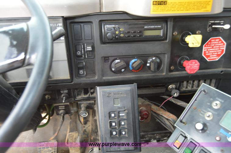 image for item F8318 2002 International F2554 dump truck