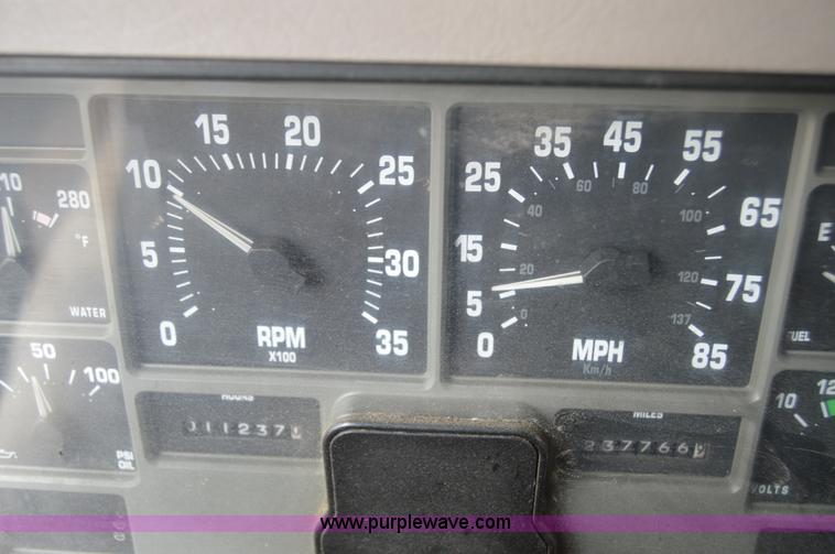 image for item F8318 2002 International F2554 dump truck