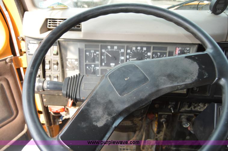 image for item F8318 2002 International F2554 dump truck