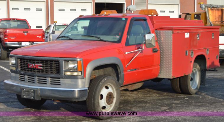 image for item F8320 1999 GMC Sierra Classic 3500 utility truck