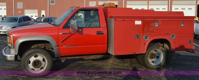 image for item F8320 1999 GMC Sierra Classic 3500 utility truck