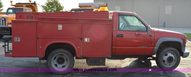 image for item F8320 1999 GMC Sierra Classic 3500 utility truck