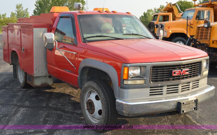 image for item F8320 1999 GMC Sierra Classic 3500 utility truck