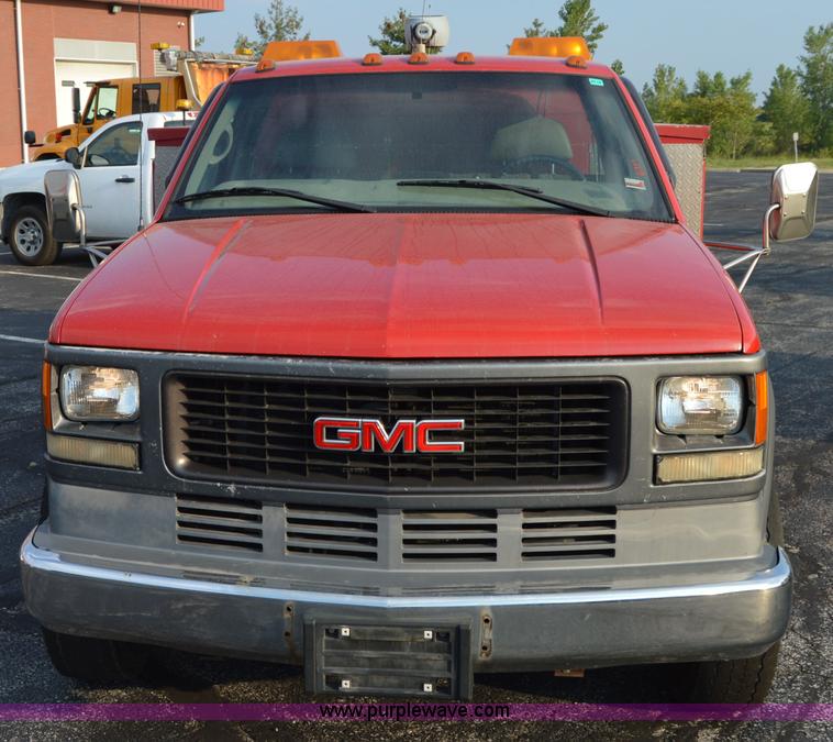 image for item F8320 1999 GMC Sierra Classic 3500 utility truck