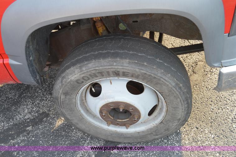 image for item F8320 1999 GMC Sierra Classic 3500 utility truck