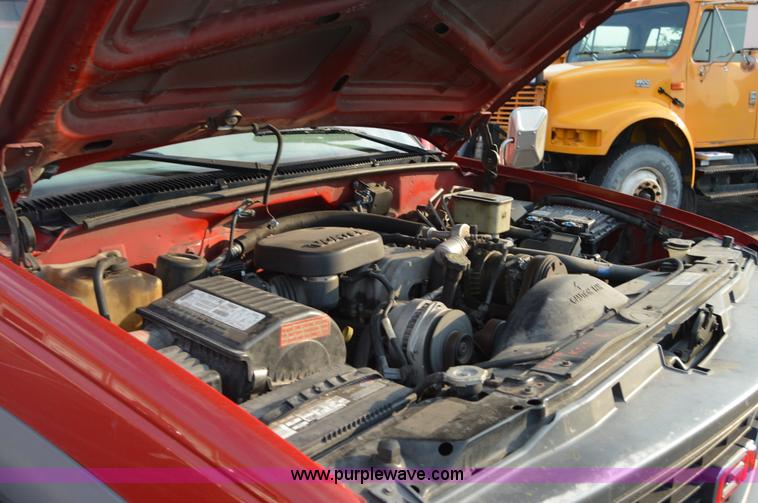 image for item F8320 1999 GMC Sierra Classic 3500 utility truck