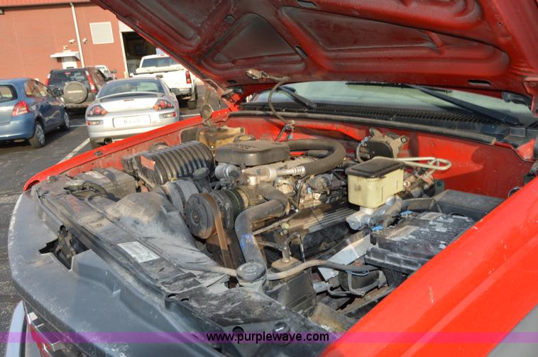 image for item F8320 1999 GMC Sierra Classic 3500 utility truck