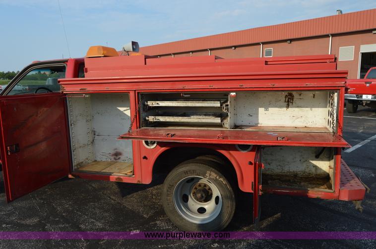 image for item F8320 1999 GMC Sierra Classic 3500 utility truck