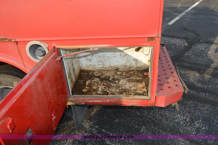 image for item F8320 1999 GMC Sierra Classic 3500 utility truck