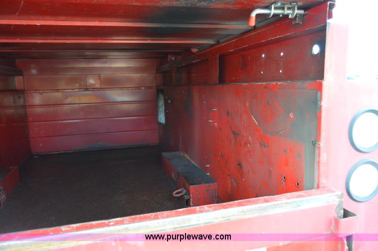 image for item F8320 1999 GMC Sierra Classic 3500 utility truck