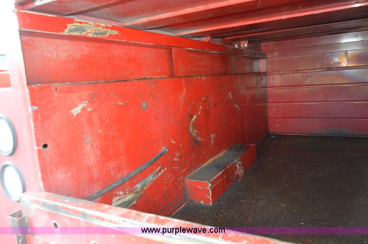 image for item F8320 1999 GMC Sierra Classic 3500 utility truck