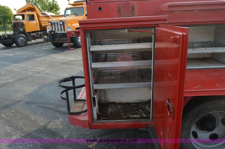 image for item F8320 1999 GMC Sierra Classic 3500 utility truck