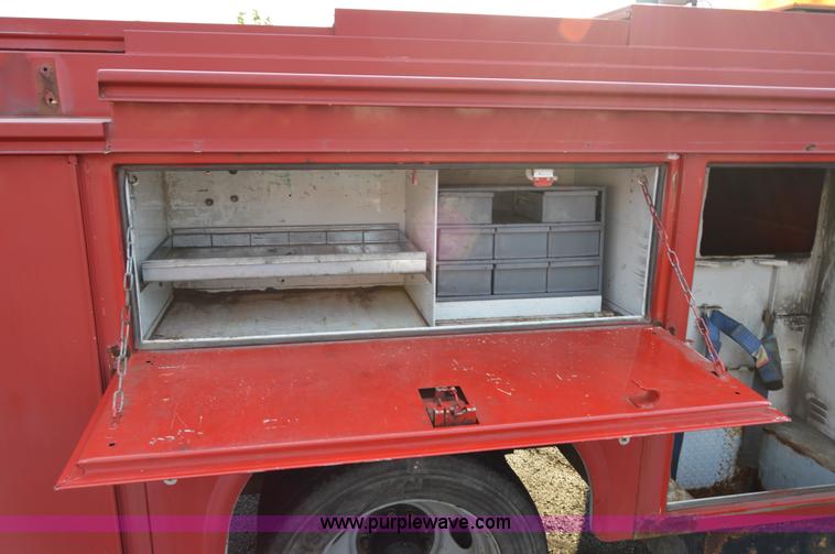 image for item F8320 1999 GMC Sierra Classic 3500 utility truck