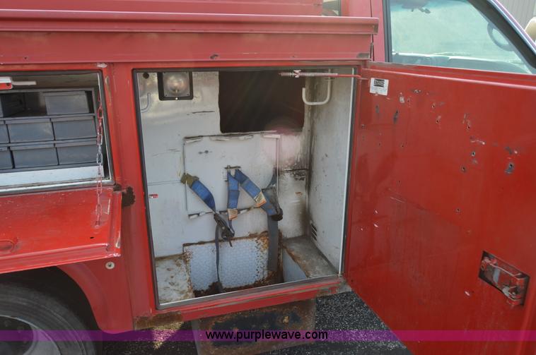 image for item F8320 1999 GMC Sierra Classic 3500 utility truck