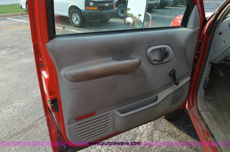 image for item F8320 1999 GMC Sierra Classic 3500 utility truck