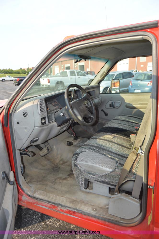 image for item F8320 1999 GMC Sierra Classic 3500 utility truck