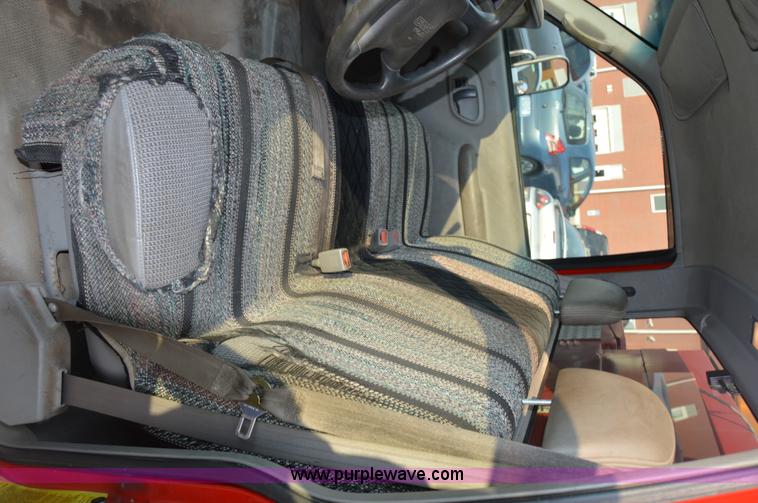 image for item F8320 1999 GMC Sierra Classic 3500 utility truck