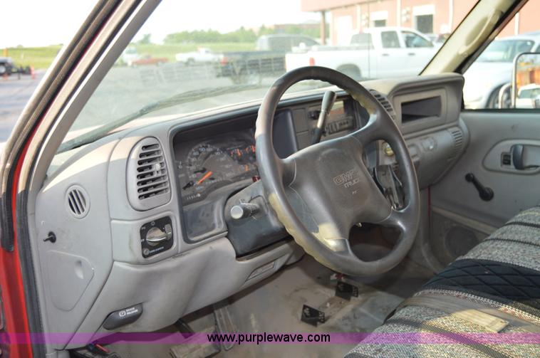image for item F8320 1999 GMC Sierra Classic 3500 utility truck