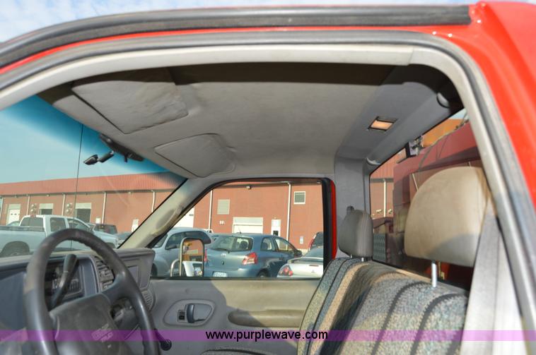 image for item F8320 1999 GMC Sierra Classic 3500 utility truck