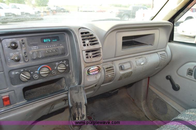 image for item F8320 1999 GMC Sierra Classic 3500 utility truck