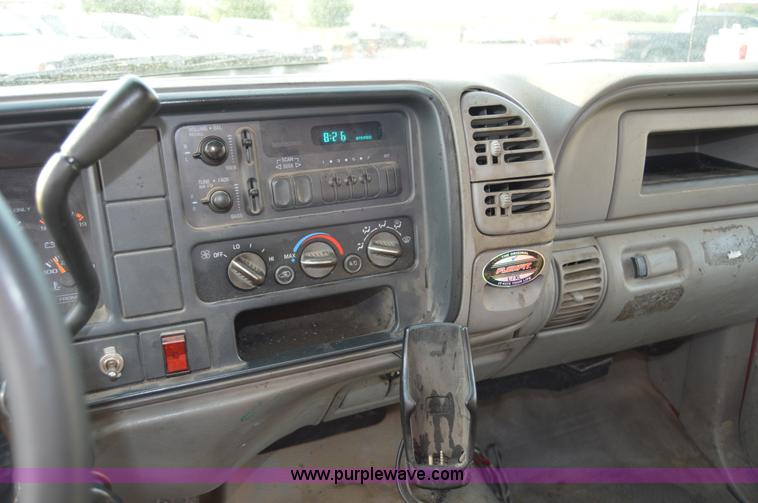 image for item F8320 1999 GMC Sierra Classic 3500 utility truck