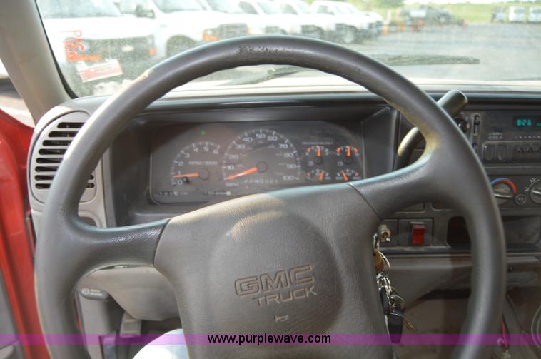 image for item F8320 1999 GMC Sierra Classic 3500 utility truck