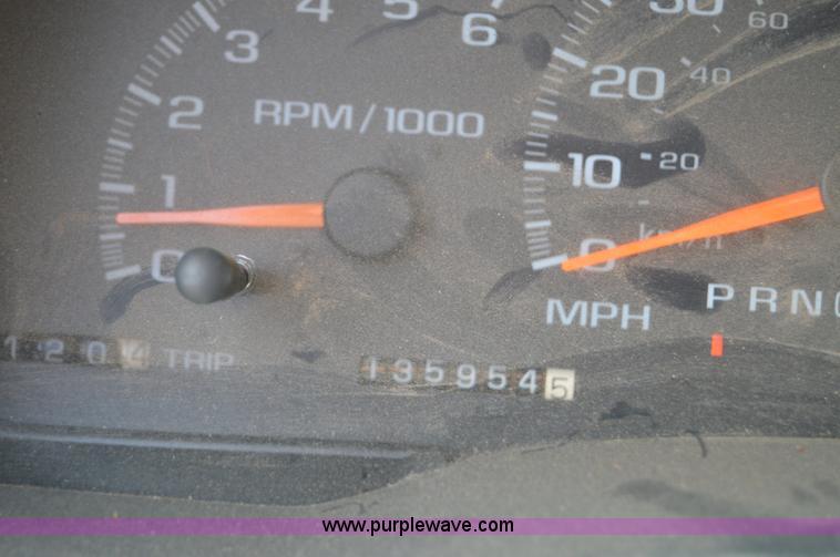 image for item F8320 1999 GMC Sierra Classic 3500 utility truck