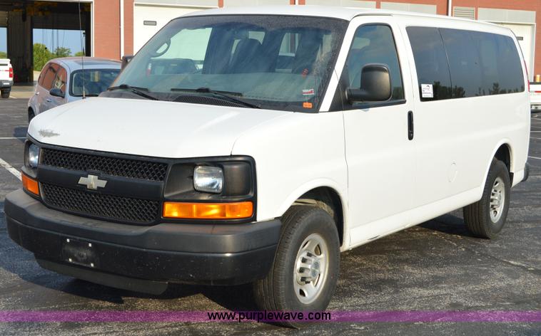 image for item F8321 2008 Chevrolet Express G2500 van