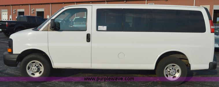 image for item F8321 2008 Chevrolet Express G2500 van