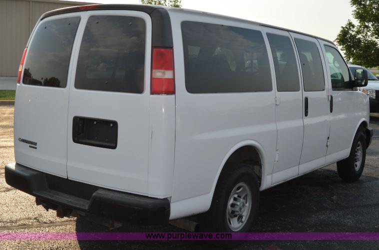image for item F8321 2008 Chevrolet Express G2500 van