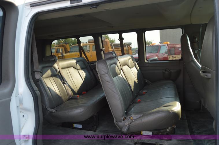 image for item F8321 2008 Chevrolet Express G2500 van