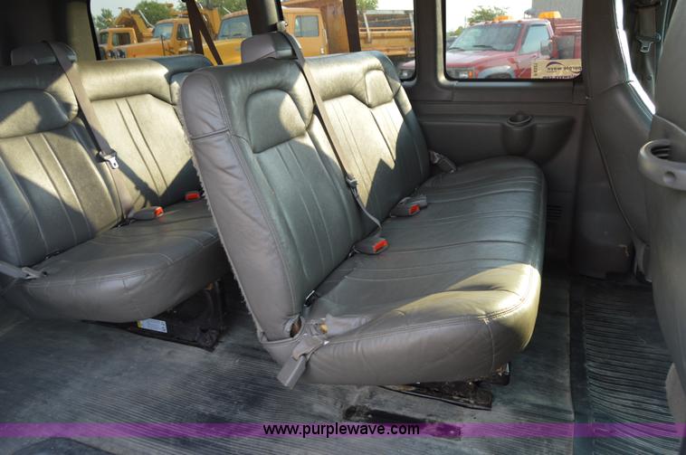 image for item F8321 2008 Chevrolet Express G2500 van