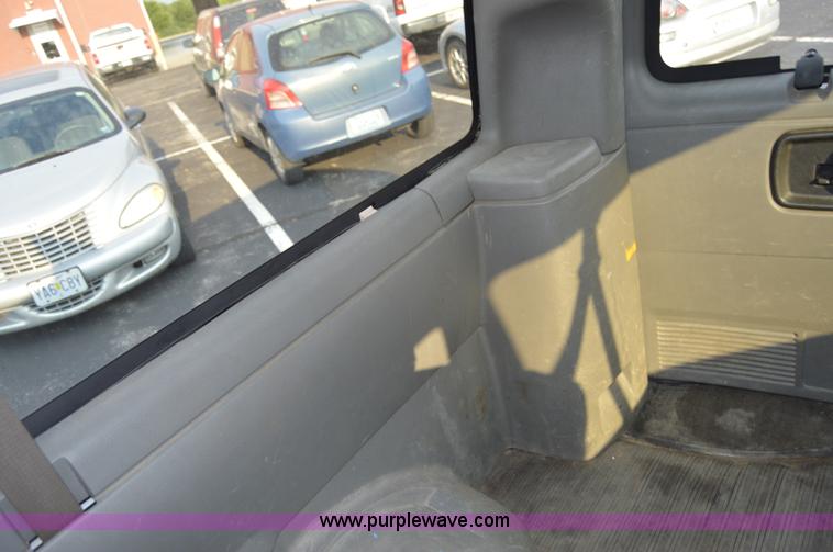 image for item F8321 2008 Chevrolet Express G2500 van