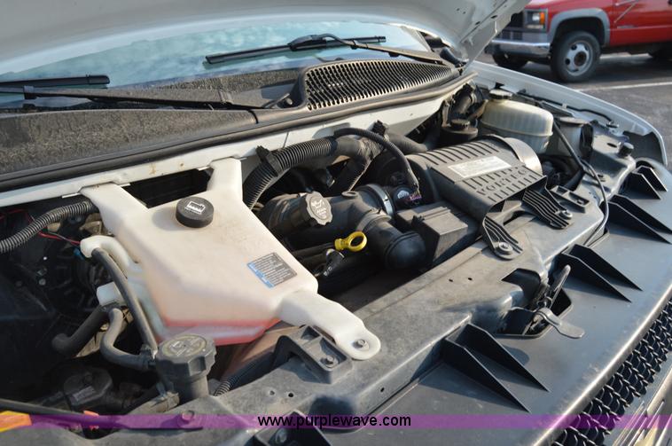 image for item F8321 2008 Chevrolet Express G2500 van