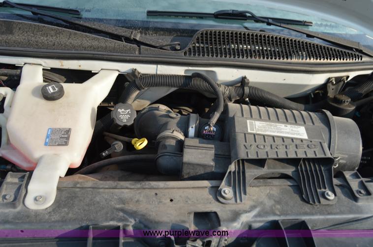 image for item F8321 2008 Chevrolet Express G2500 van