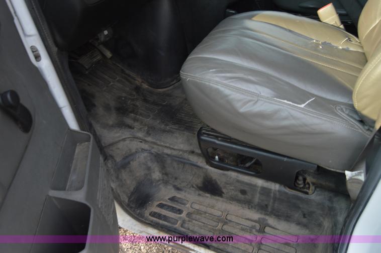 image for item F8321 2008 Chevrolet Express G2500 van