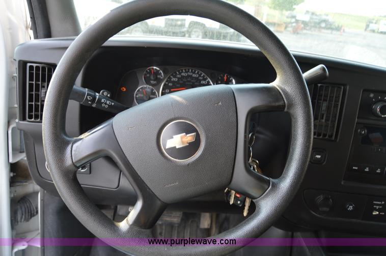 image for item F8321 2008 Chevrolet Express G2500 van