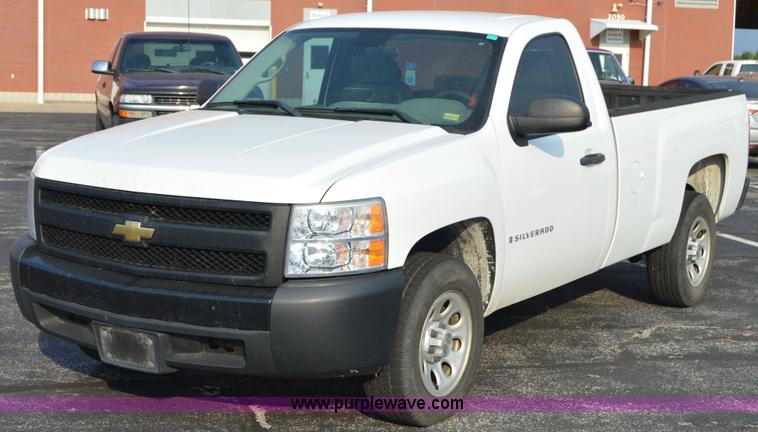 image for item F8324 2008 Chevrolet Silverado 1500 pickup truck