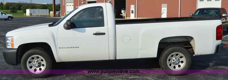 image for item F8324 2008 Chevrolet Silverado 1500 pickup truck